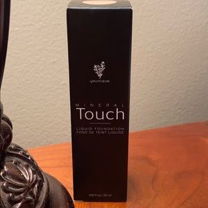 YOUNIQUE Mineral Touch Liquid Foundation - Velour